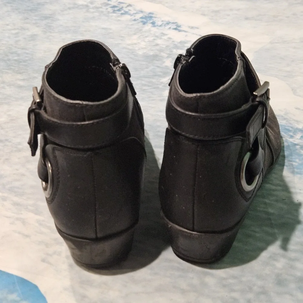 Axioms Women's Black Ankle Booties Side Zip Buckle Accent Low Heel Size 8.5
